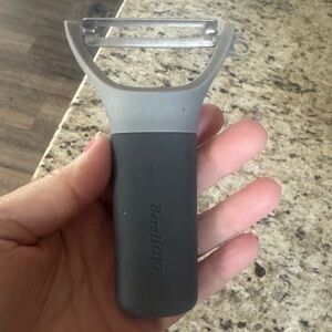 BergHOFF Gray Dual-Blade Vegetable Peeler